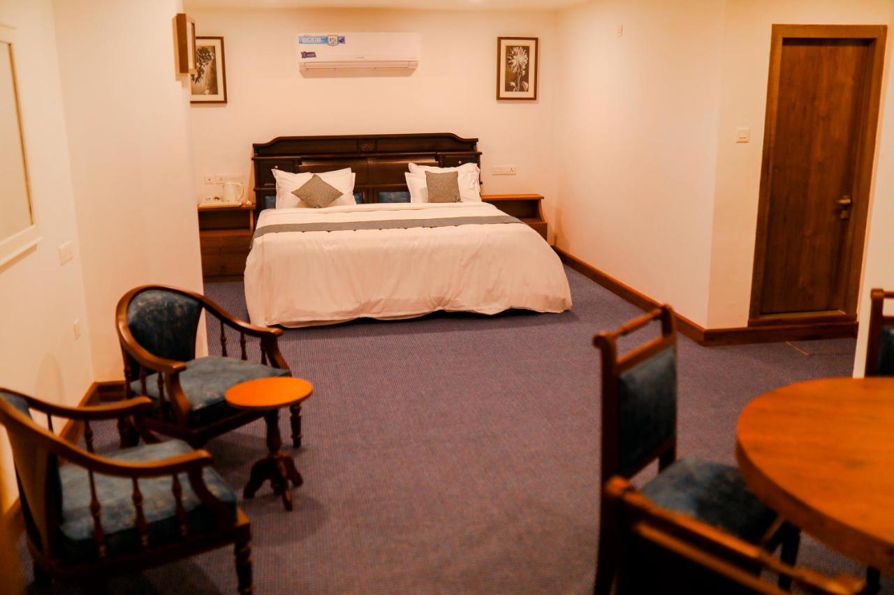 Mpsroyalsuites Perintalmanna Esterno foto