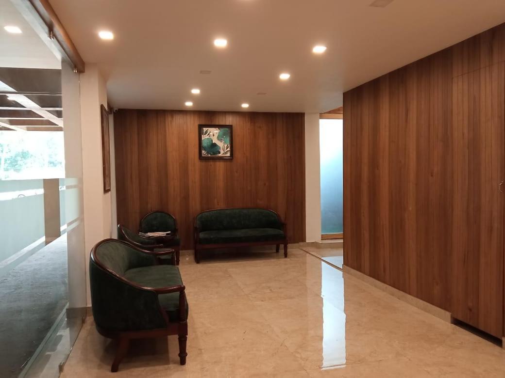 Mpsroyalsuites Perintalmanna Esterno foto