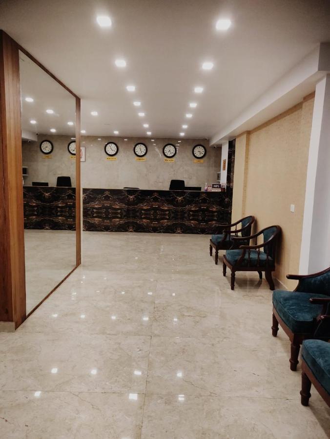 Mpsroyalsuites Perintalmanna Esterno foto